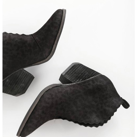 Matisse adalyn black leopard bootie ruffled scalloped ankle boot sz 6 - Picture 4 of 6